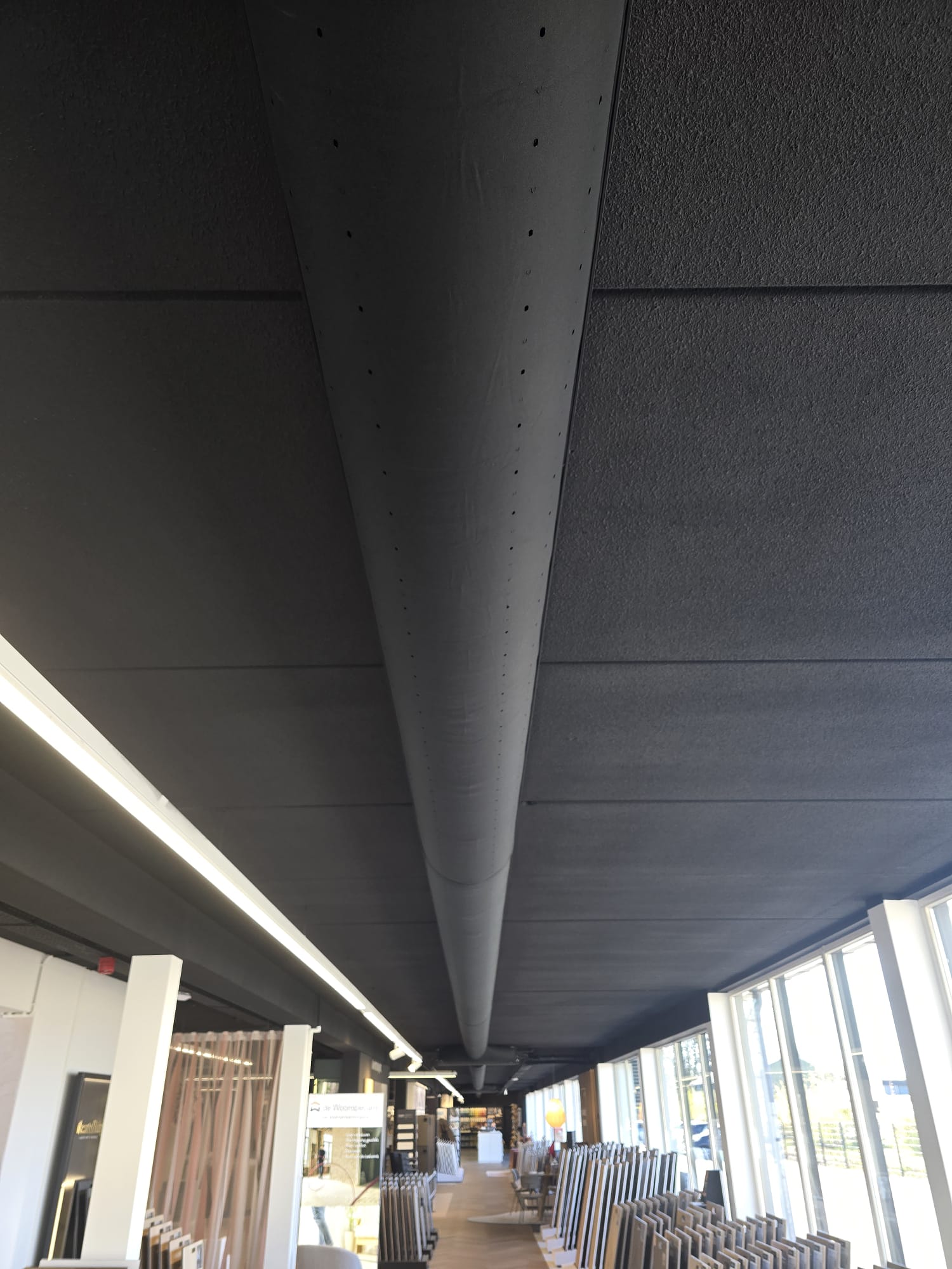 Textiele luchtverdeelslang in showroom